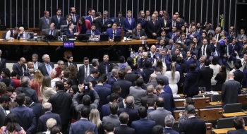 Câmara aprova urgência para projeto de anistia a golpistas